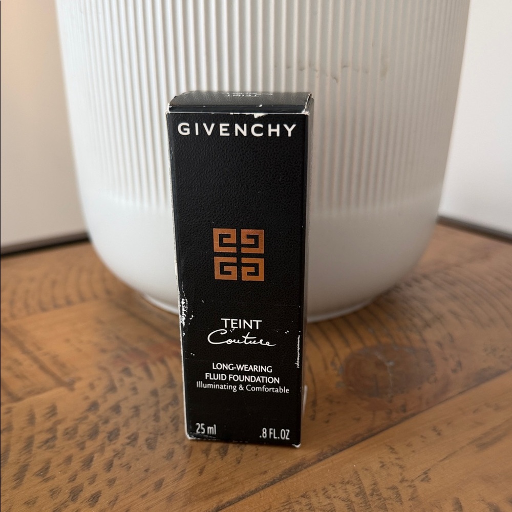 Givenchy Teint Couture Long Wear SPF 20 Fluid Foundation, No. 2 Elegant Shell